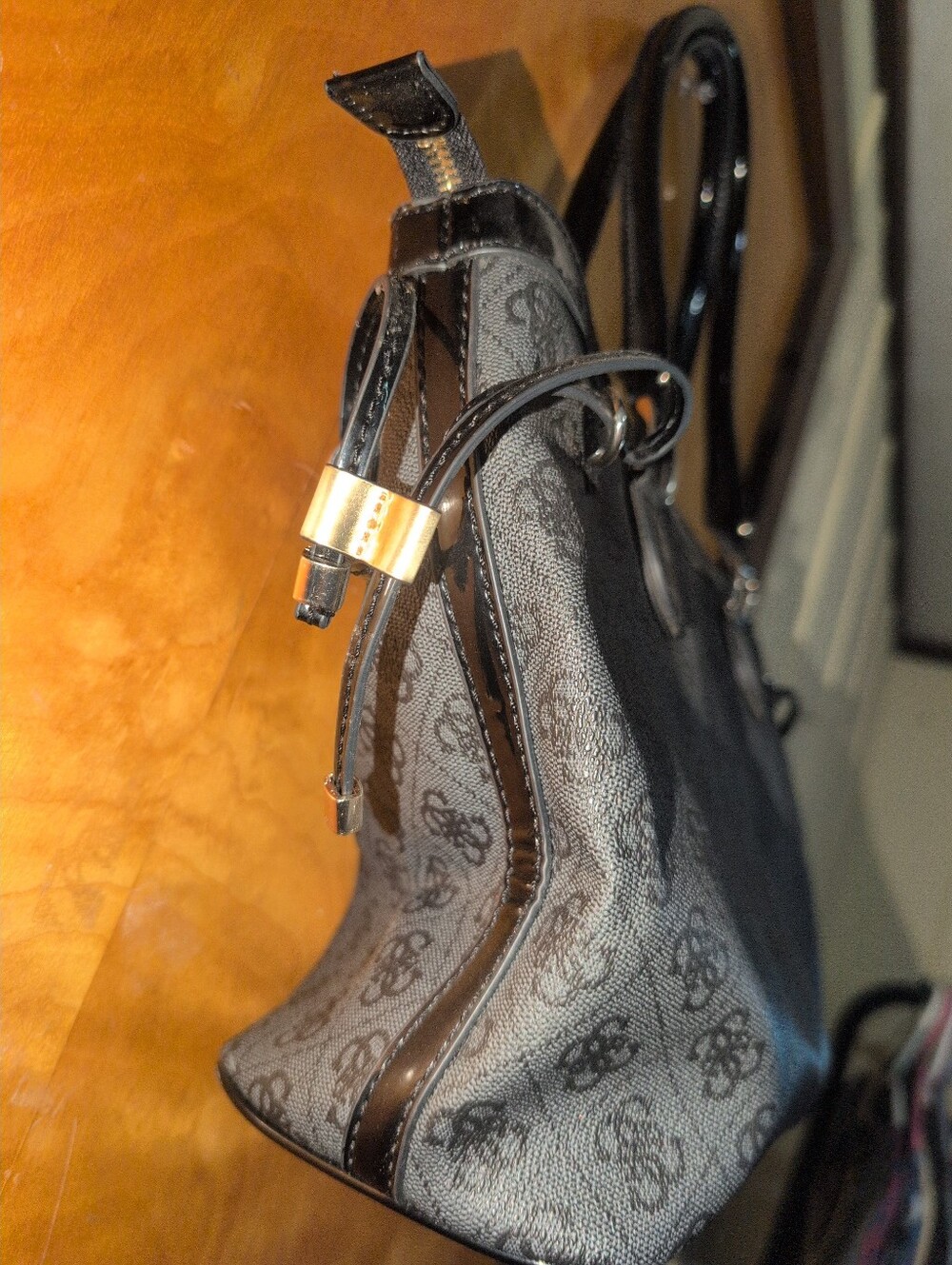 Guess Purse - Picture 5 of 10